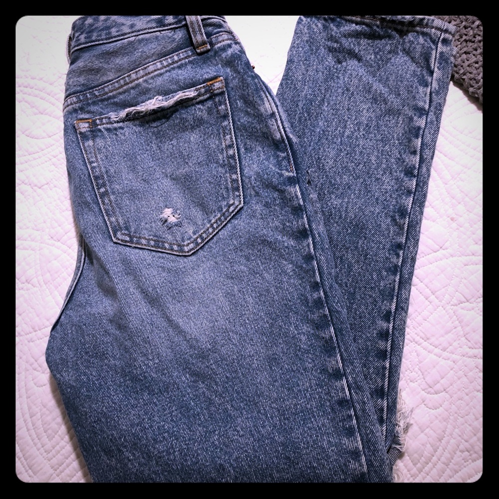 Abercrombie and Fitch distressed mom jean size 25